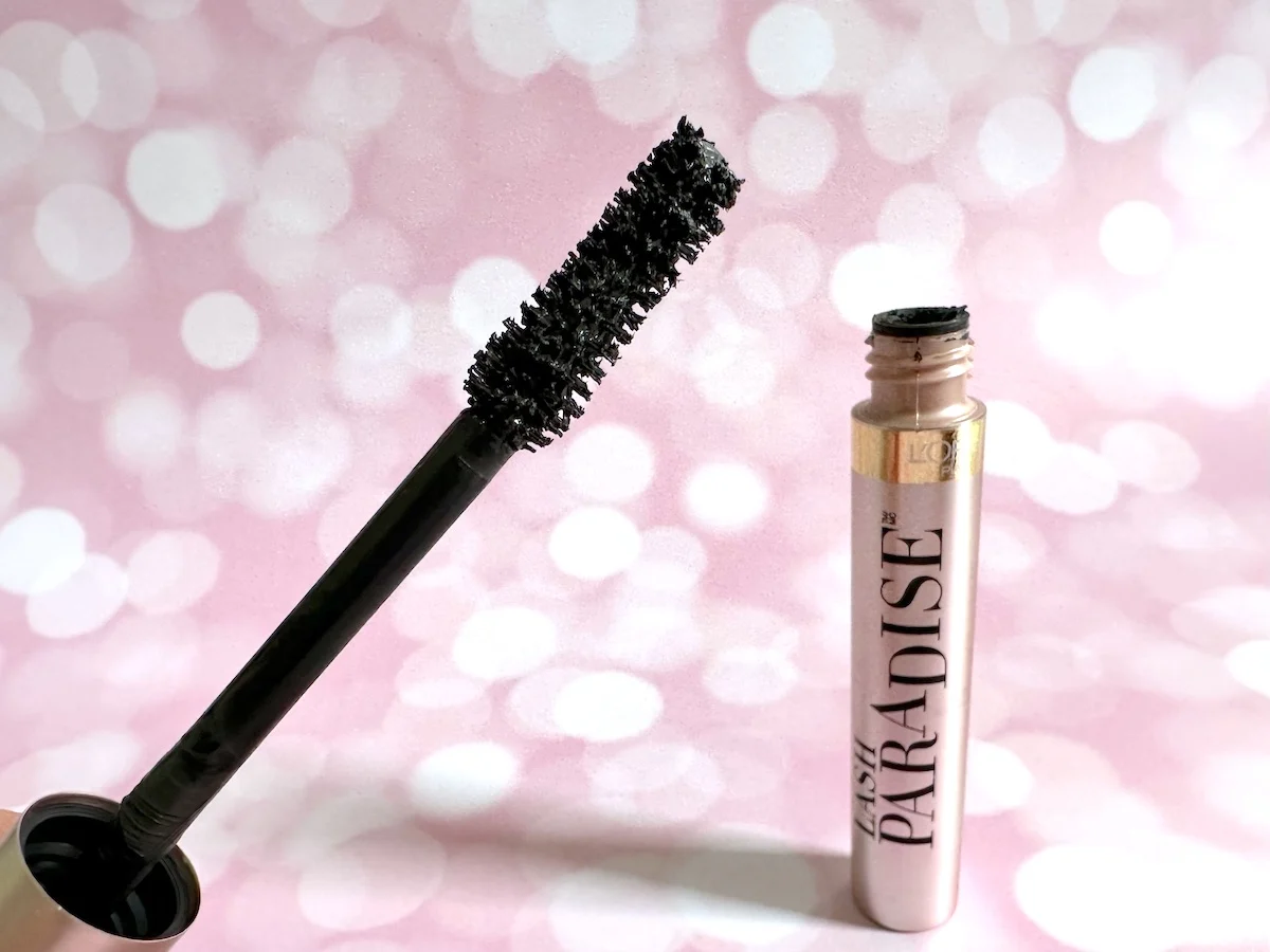 loreal-lash-paradise-mascara-shade-black-brown-open-tube-with-mascara-wand-f.jpg.webp